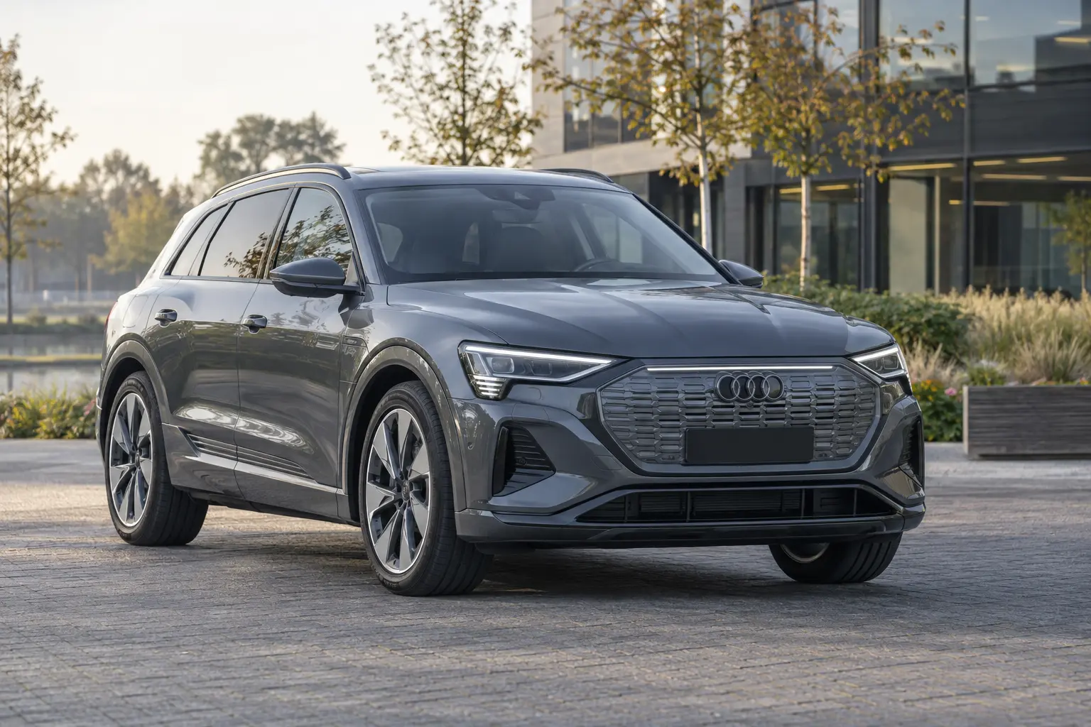 audi-q8-e-tron-50-55coverv1