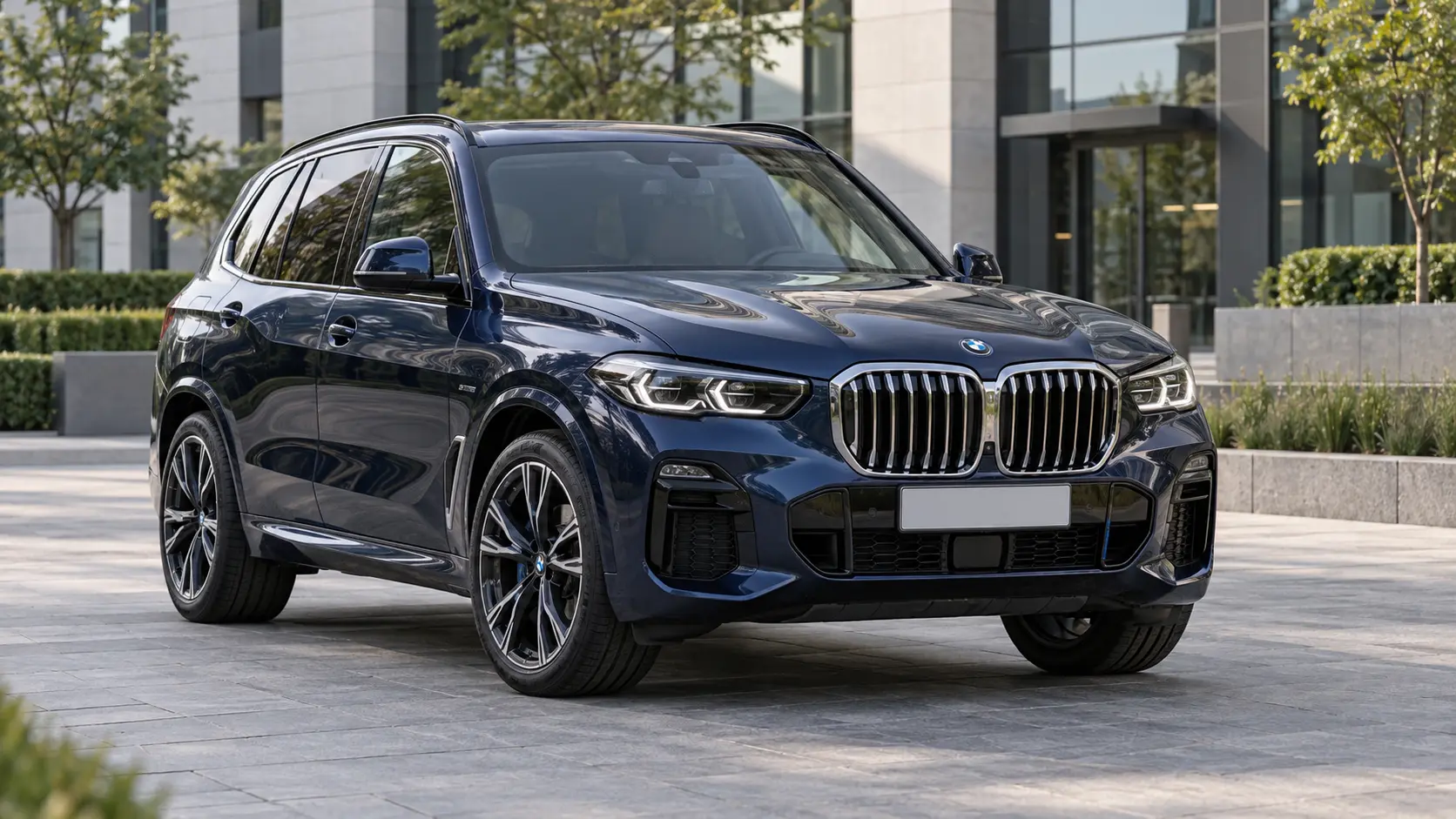 Donkerblauwe BMW X5 G05 vóór facelift met hoge SUV-carrosserie