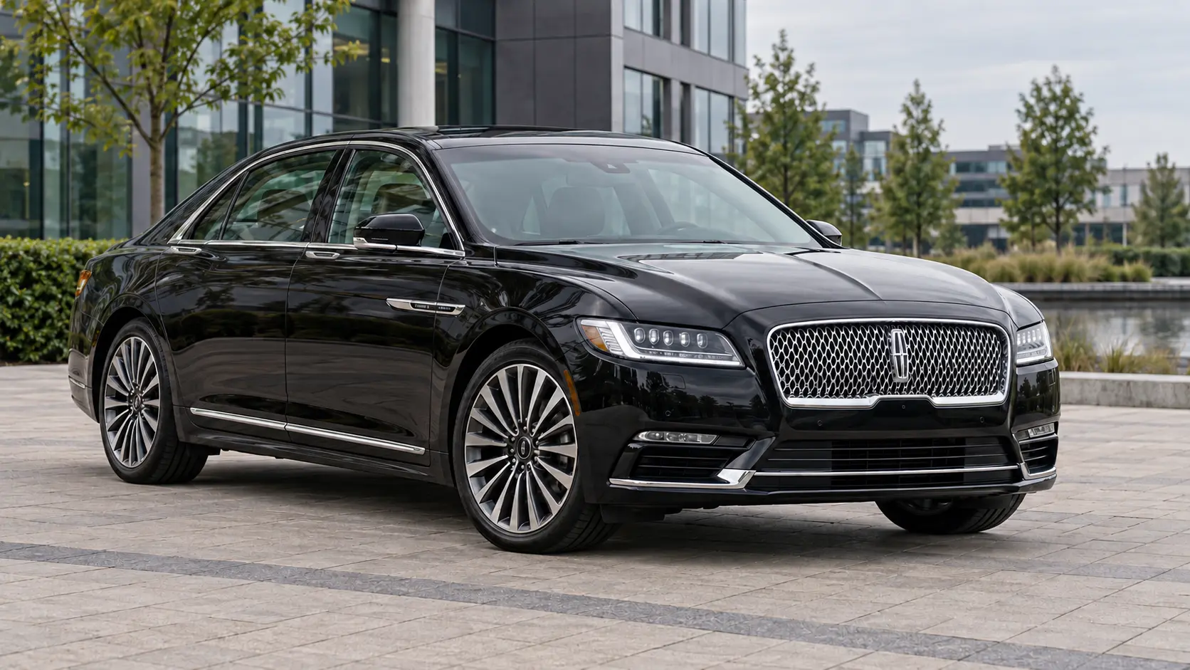 Lincoln Continental: een oudere V8 of de laatste sedan kiezen