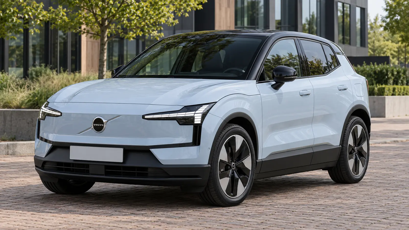 Volvo EX30 in lichtblauw, van voren gezien