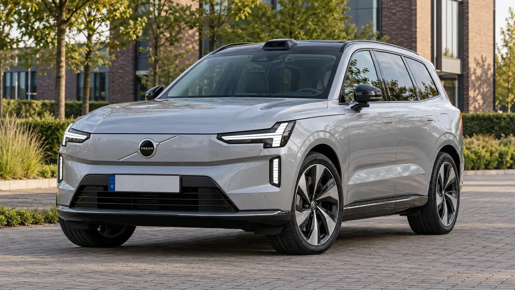 Volvo EX90 als grote elektrische SUV, van voren gezien