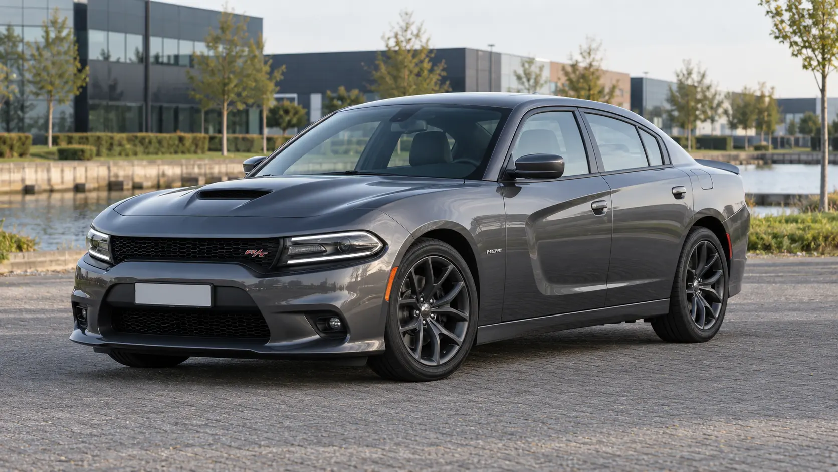 grijze-dodge-charger-v8-sedan-van-voren