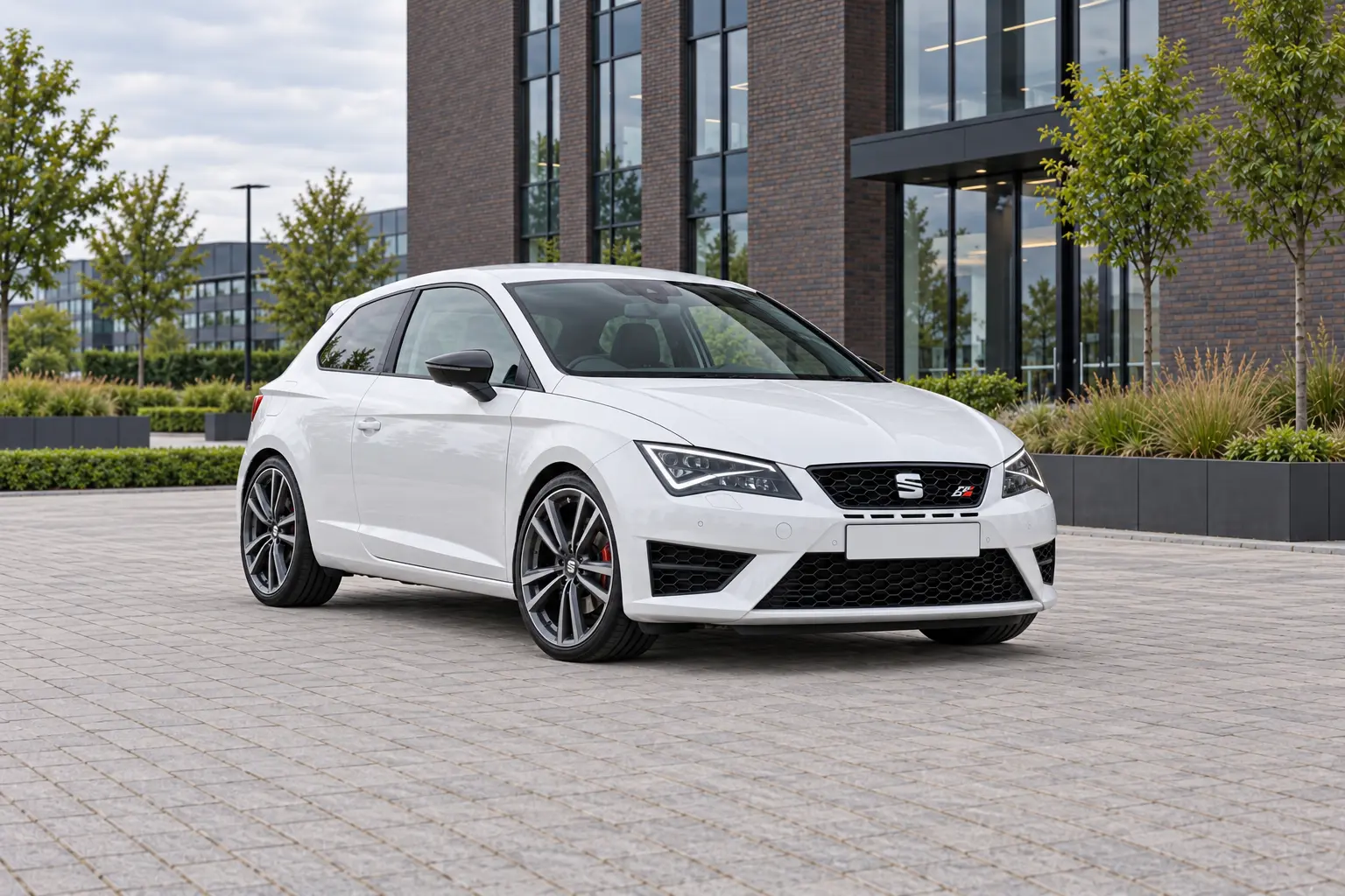 leon-cupra-front-wide