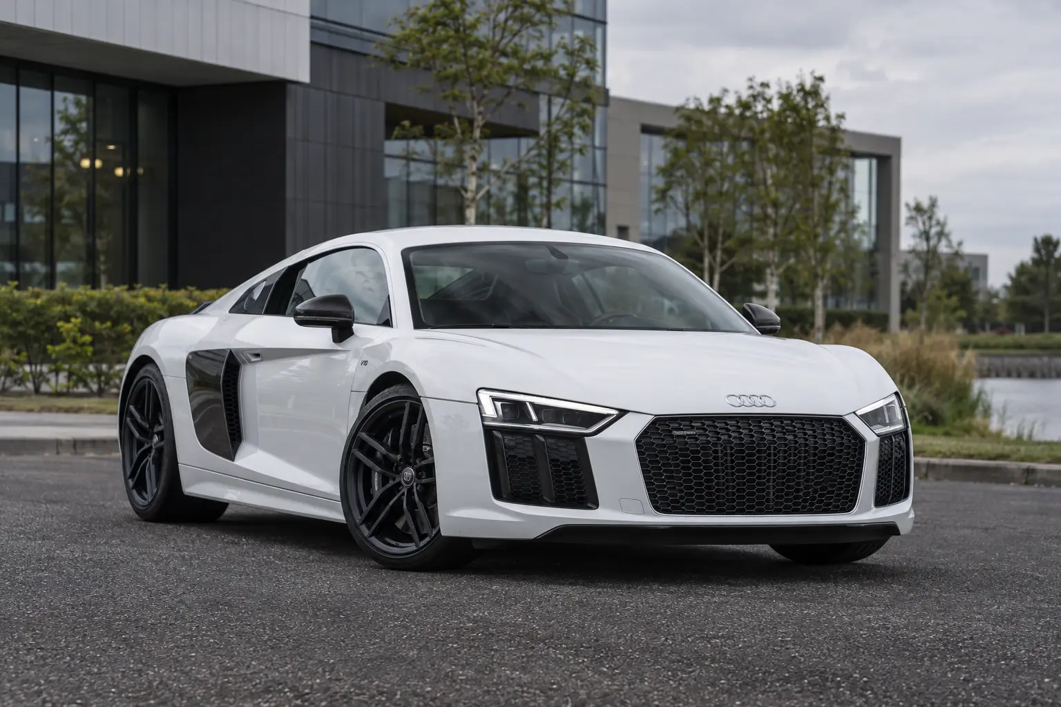 r8-cover