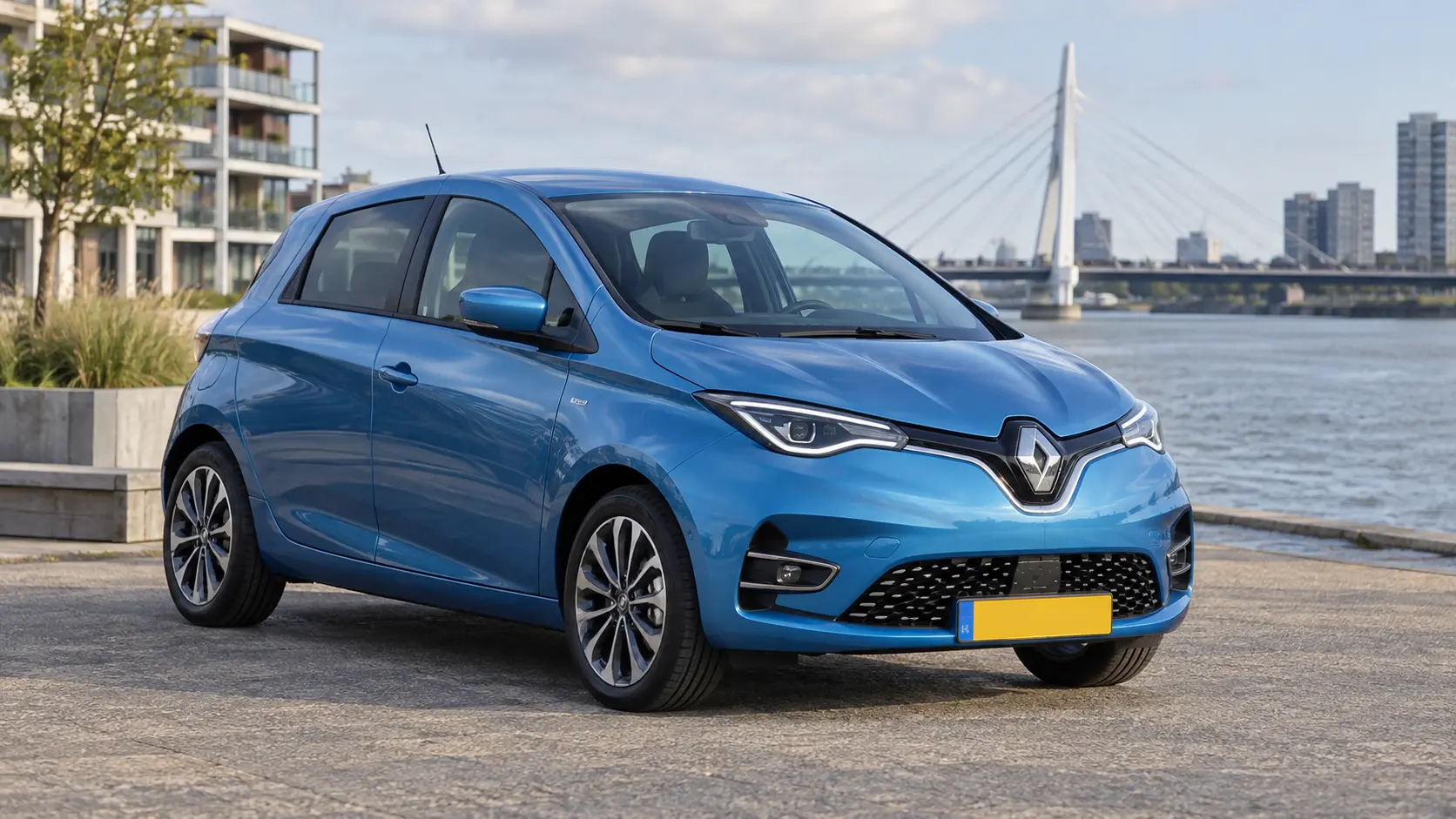 Renault ZOE occasion: 22, 41 of 52 kWh en een huur- of koopaccu?