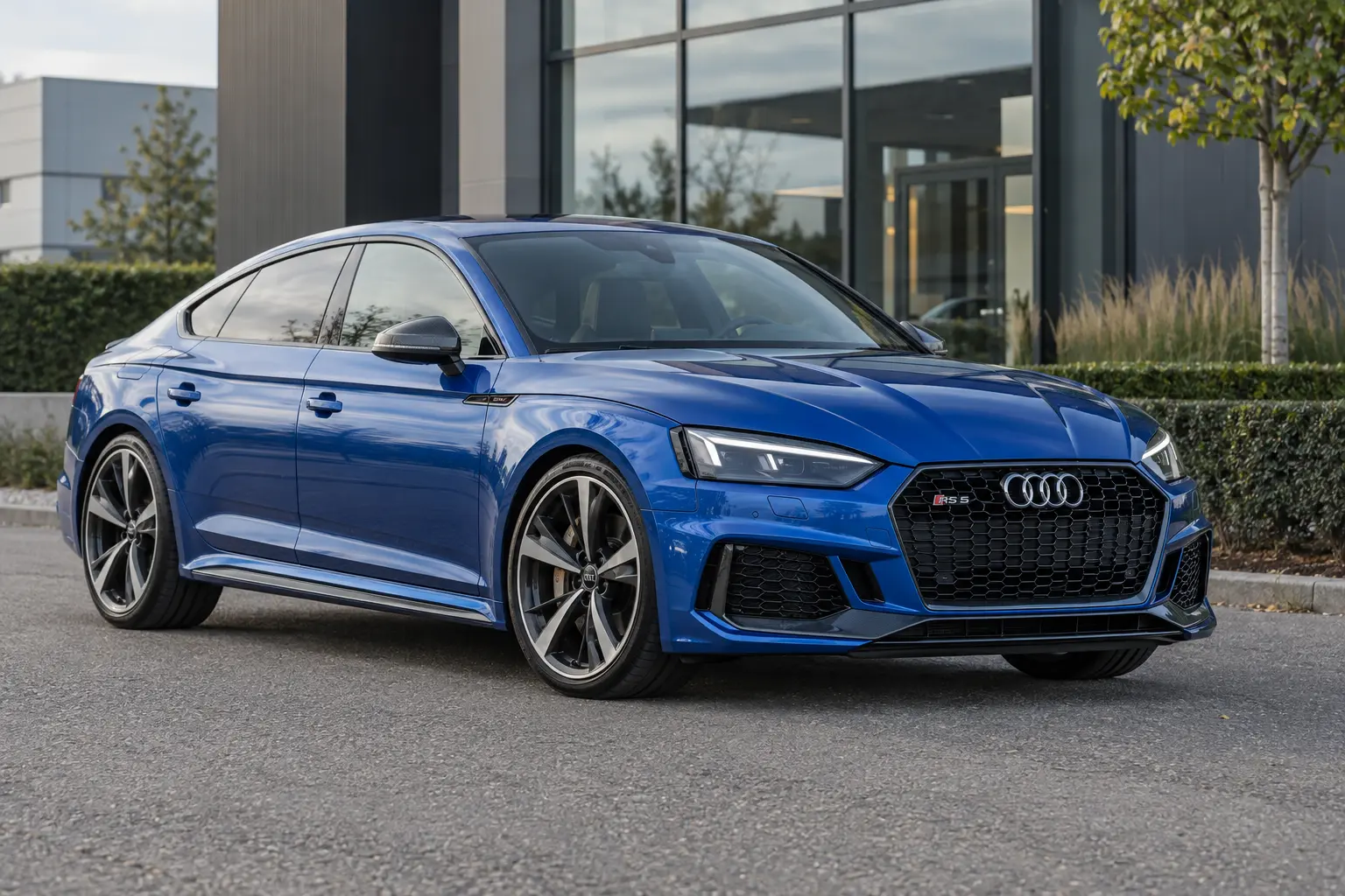 Audi RS 5 benzine of e-hybrid: eerst de generatie, dan de financiering