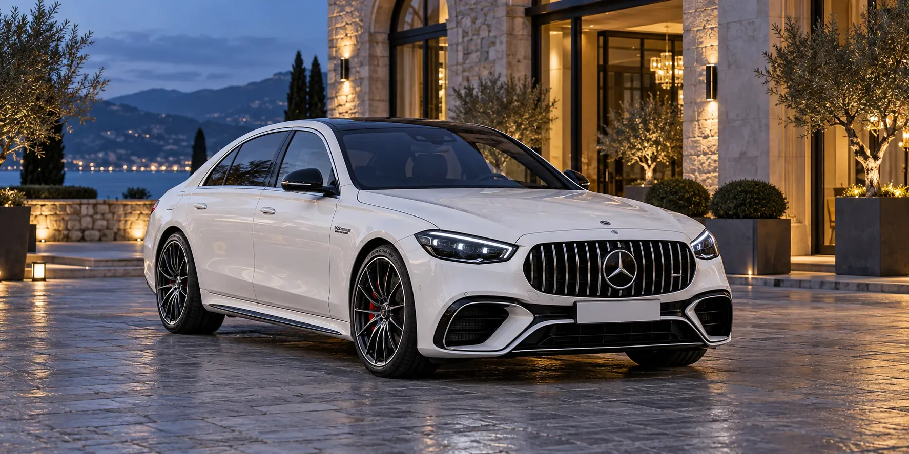 Witte Mercedes-AMG S 63 E PERFORMANCE limousine met verticale AMG-grille