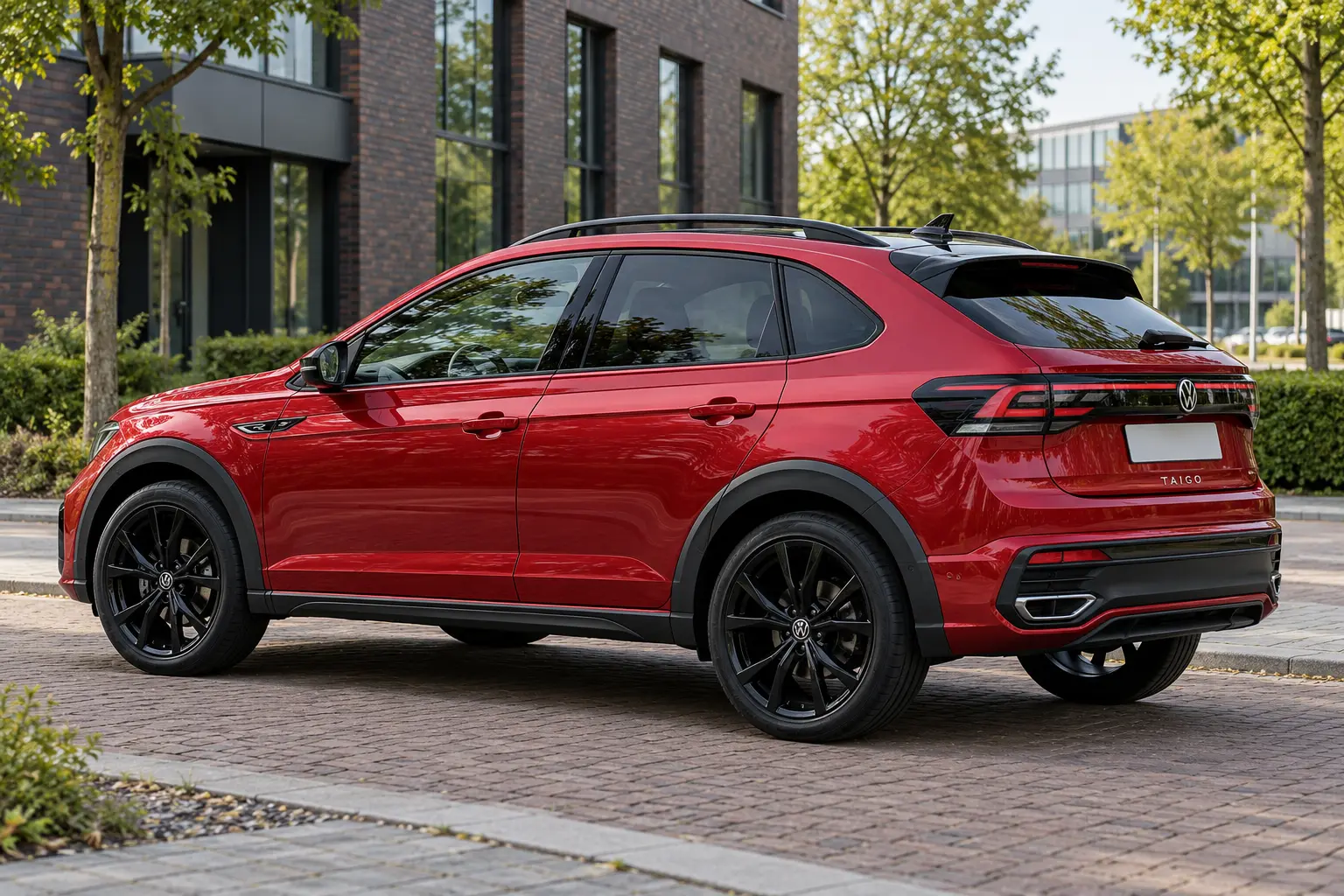 Rode Volkswagen Taigo R-Line van opzij en achteren