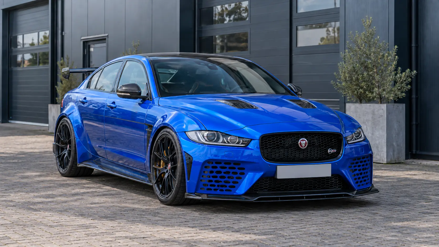 Jaguar XE SV Project 8: occasion kopen met een volledig dossier