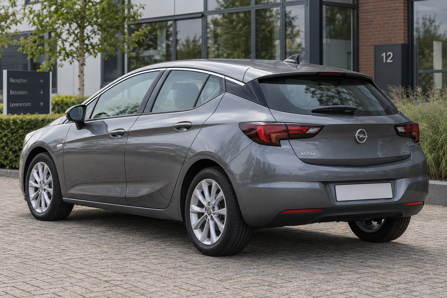 Opel Astra K hatchback van achteren als modelillustratie