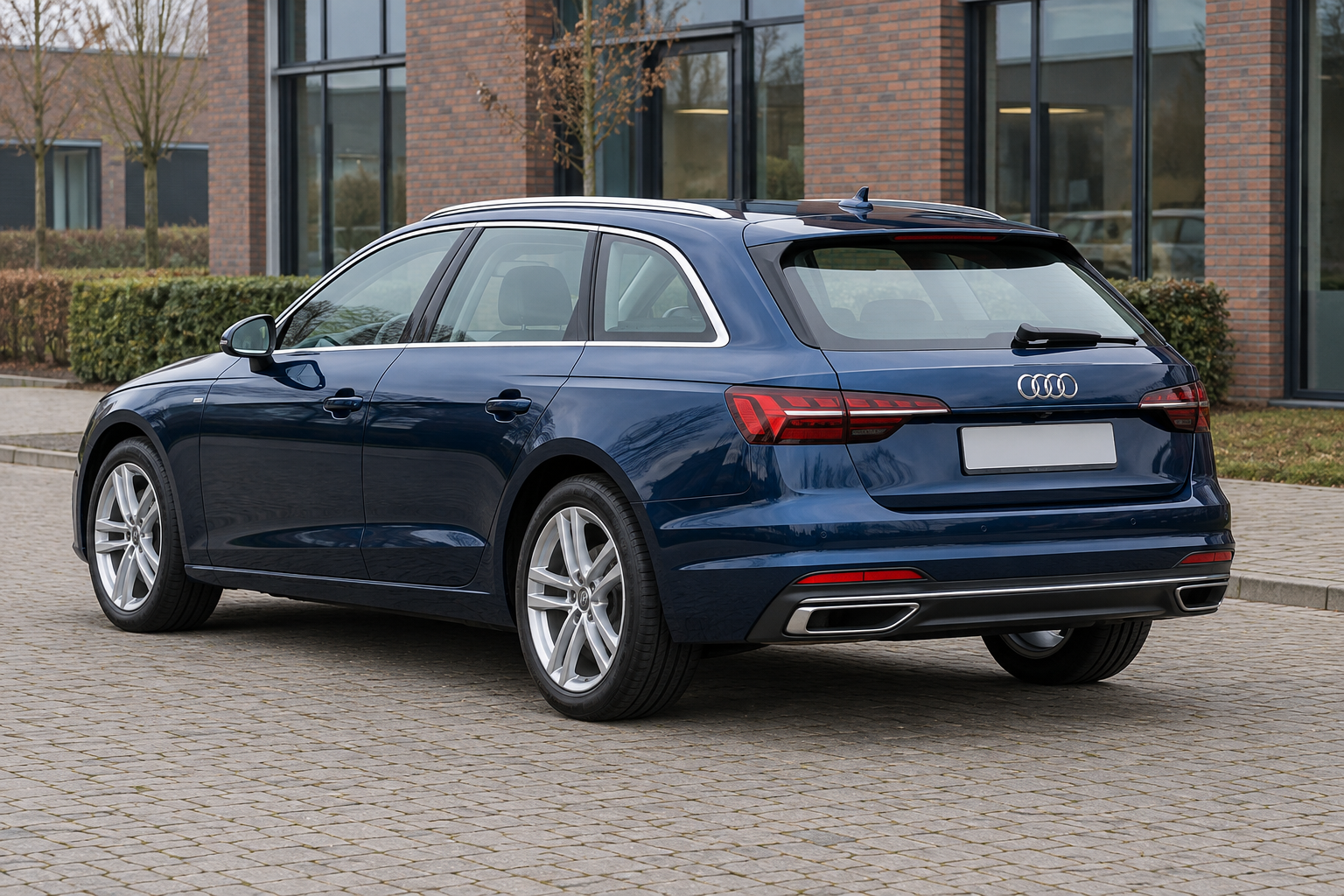 Audi A4 Avant vanuit de achterste driekwarthoek