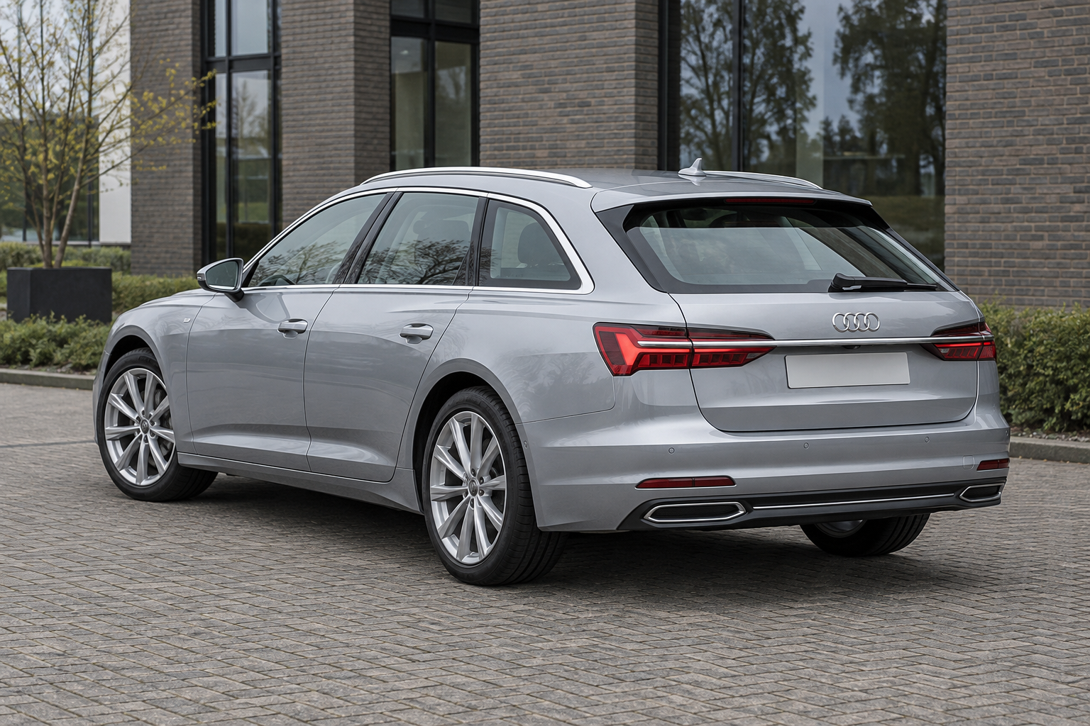 Audi A6 Avant vanuit de achterste driekwarthoek