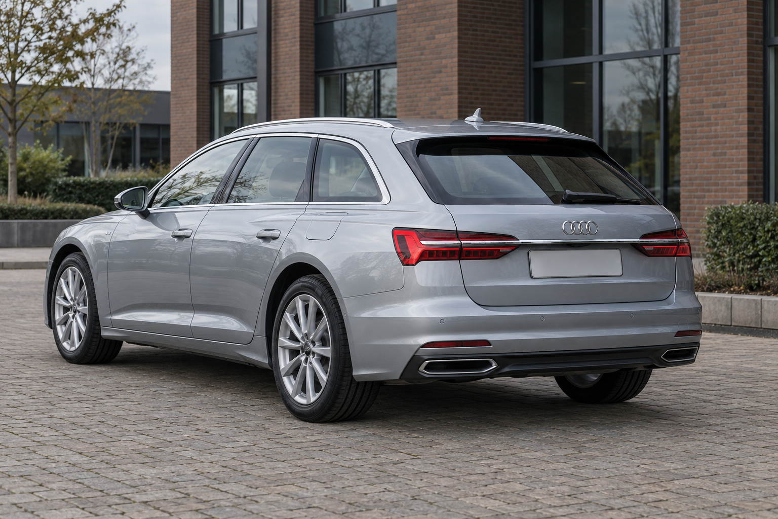 Audi A6 Avant vanuit de achterste driekwarthoek