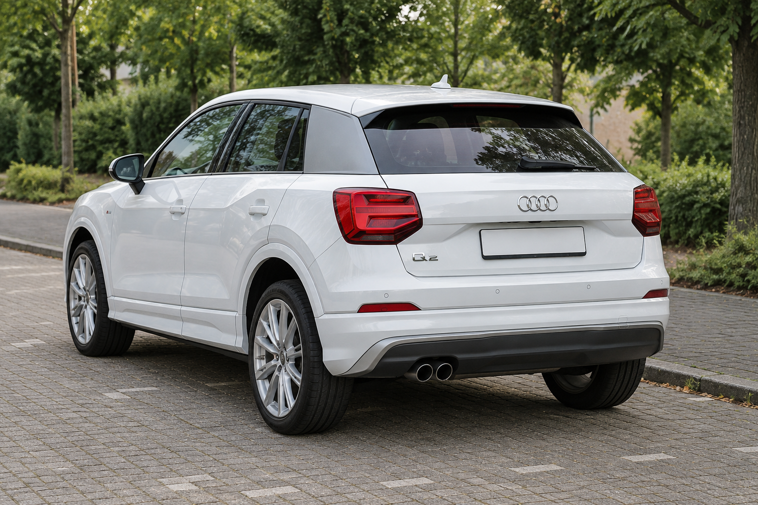 Audi Q2 met S line-aankleding vanuit de achterste driekwarthoek