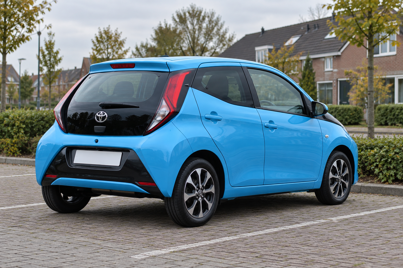 Oorspronkelijke Toyota Aygo hatchback van achteren