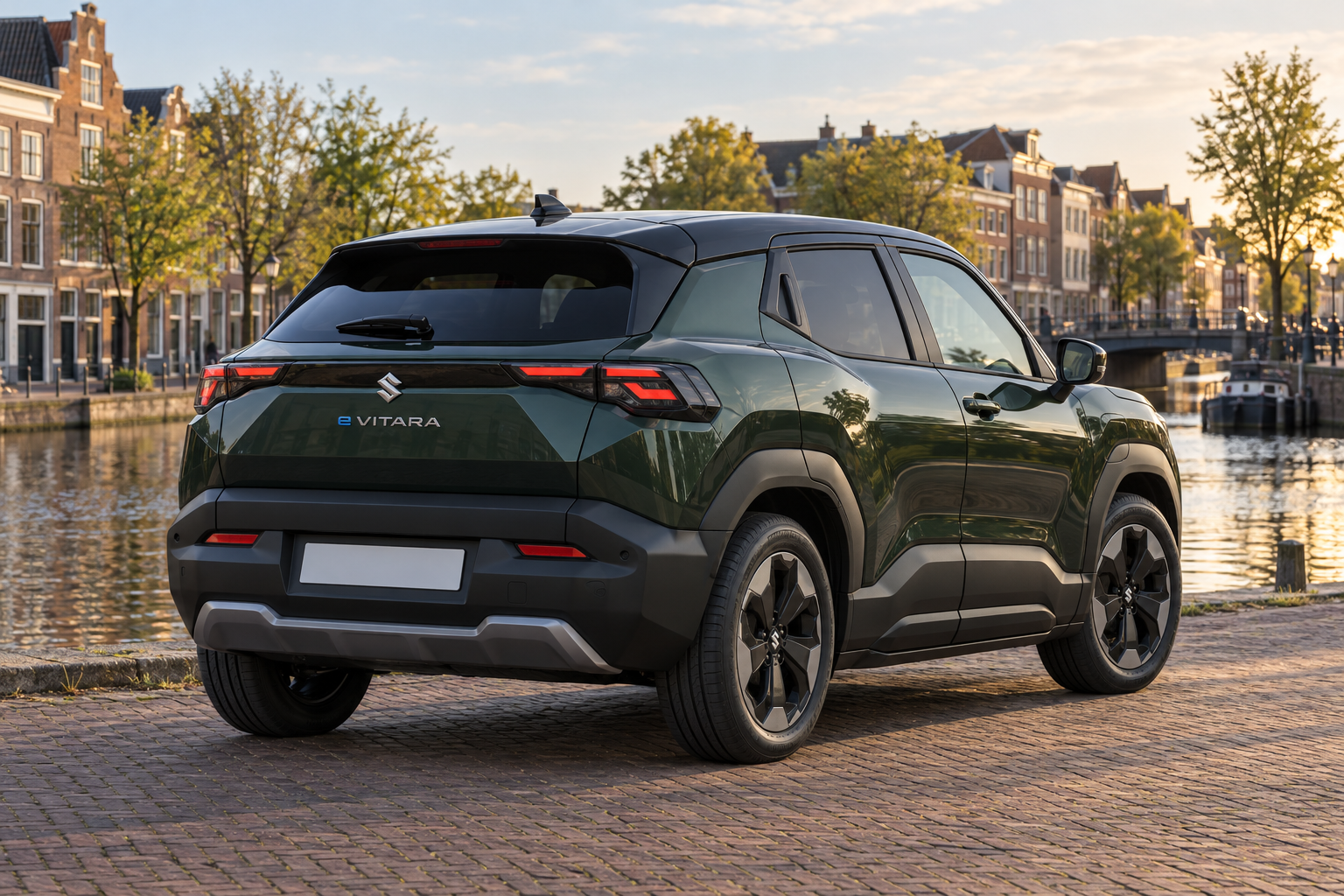 Suzuki e VITARA van schuin achteren