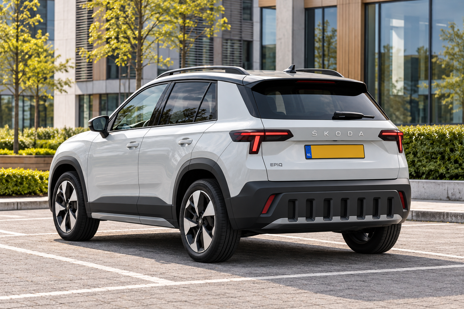 Witte productie-&Scaron;koda Epiq bij een Nederlands kantoor