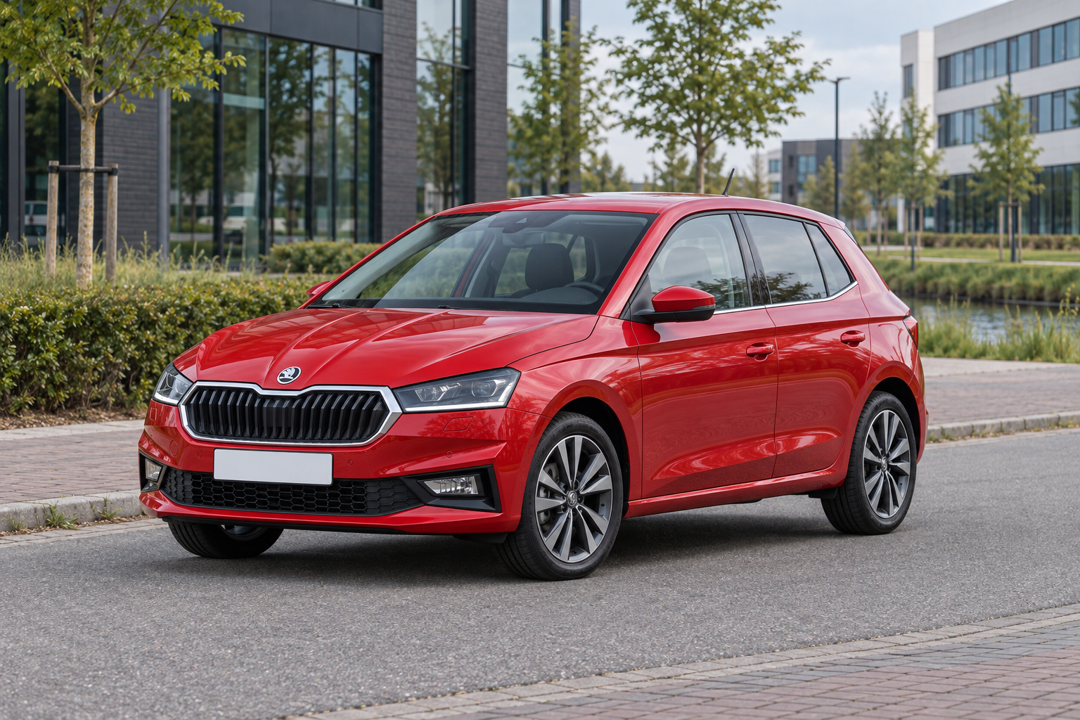 Rode vierde-generatie &Scaron;koda Fabia-hatchback bij een Nederlands kantoor