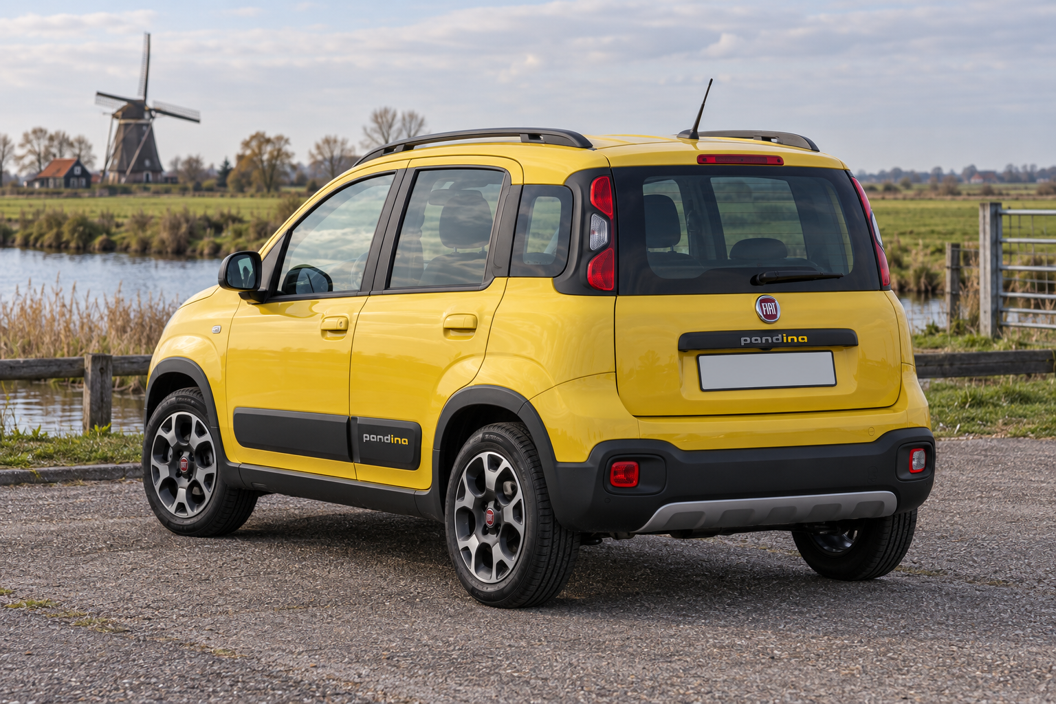 Compacte Pandina met Cross-uitstraling; de aankleding alleen bewijst geen 4x4