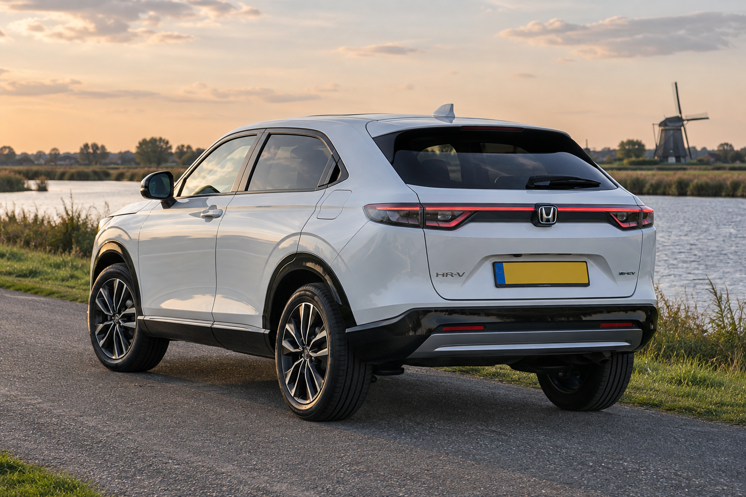 Illustratieve HR-V e:HEV vanuit driekwart achter