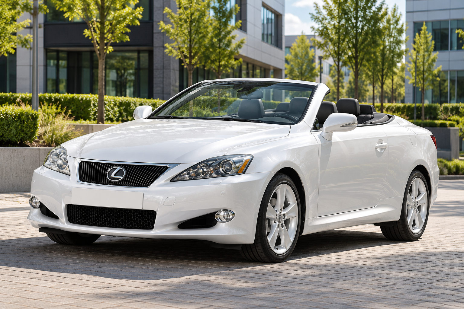 Witte Lexus IS 250C met open dak als vergelijking van een andere historische IS-carrosserie