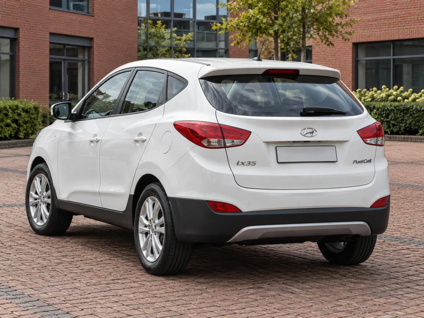 Illustratieve Hyundai ix35 FCEV van achteren; het beeld is geen inspectie van brandstofcel, tanks of onderhoudstoestand