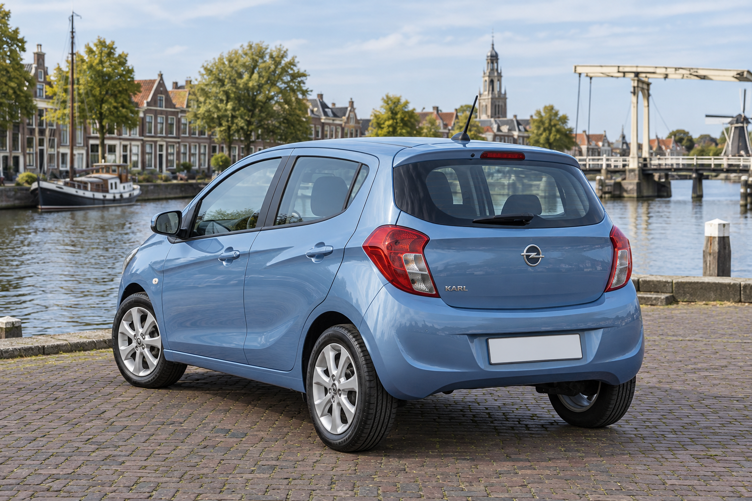 Opel KARL vijfdeurs stadsauto, gezien vanaf de achterzijde