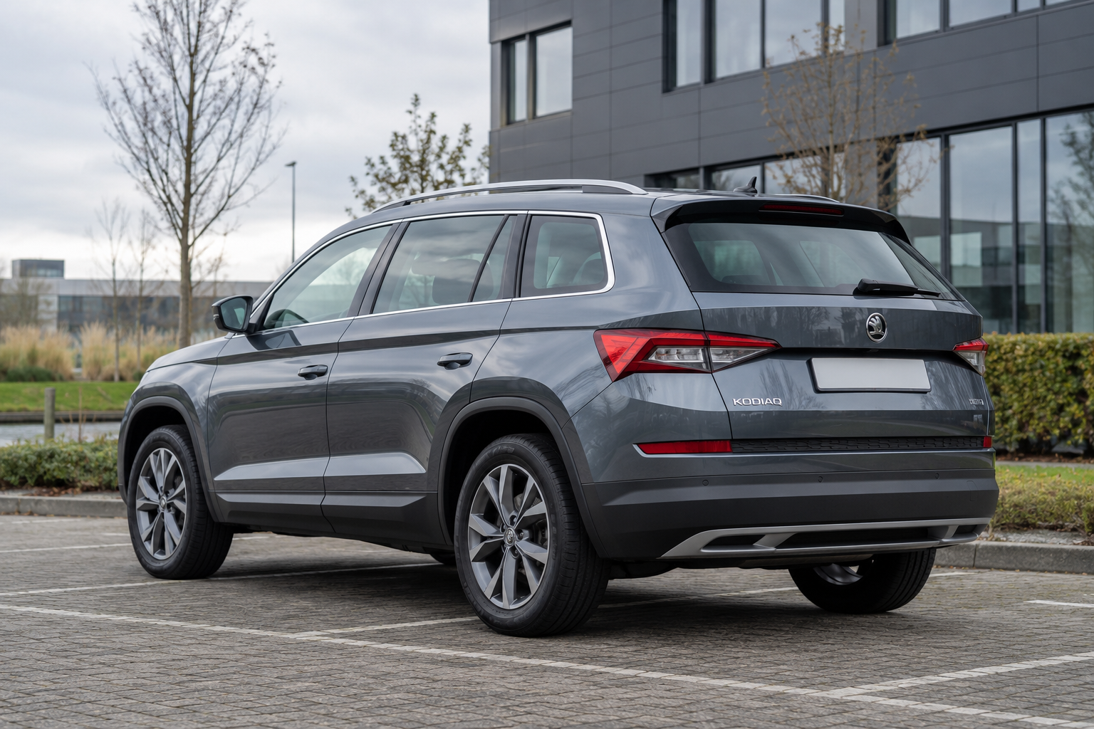 &Scaron;koda Kodiaq van de eerste generatie gezien schuin van achteren