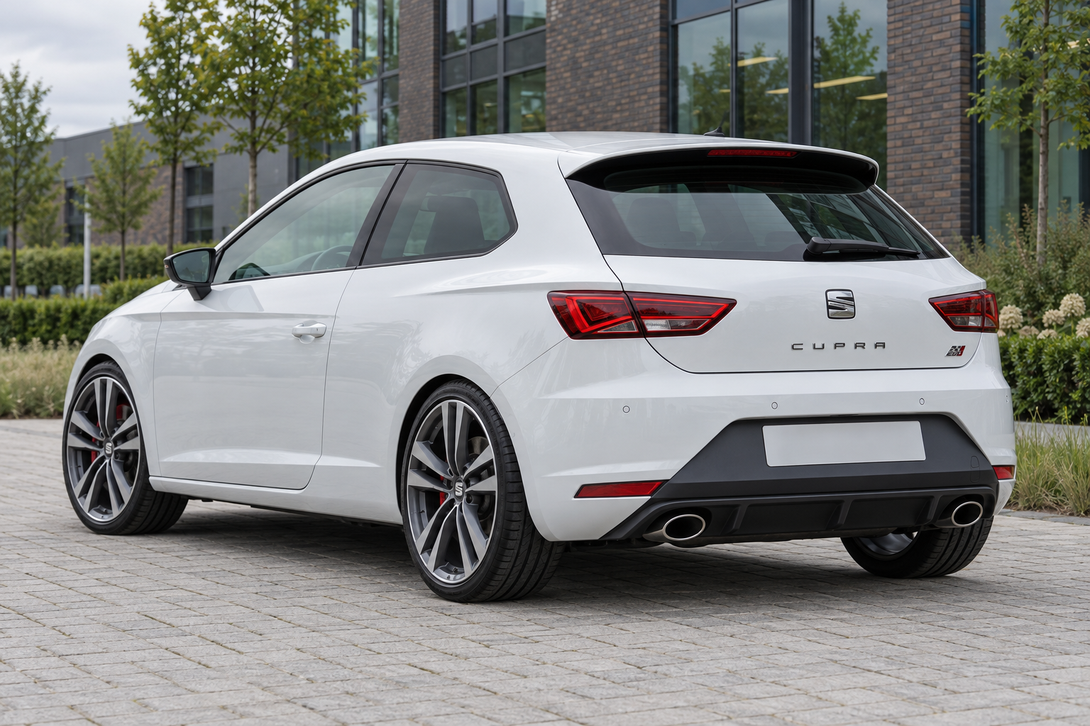 Achterzijde van een SEAT Leon SC Cupra 290 uit de derde generatie