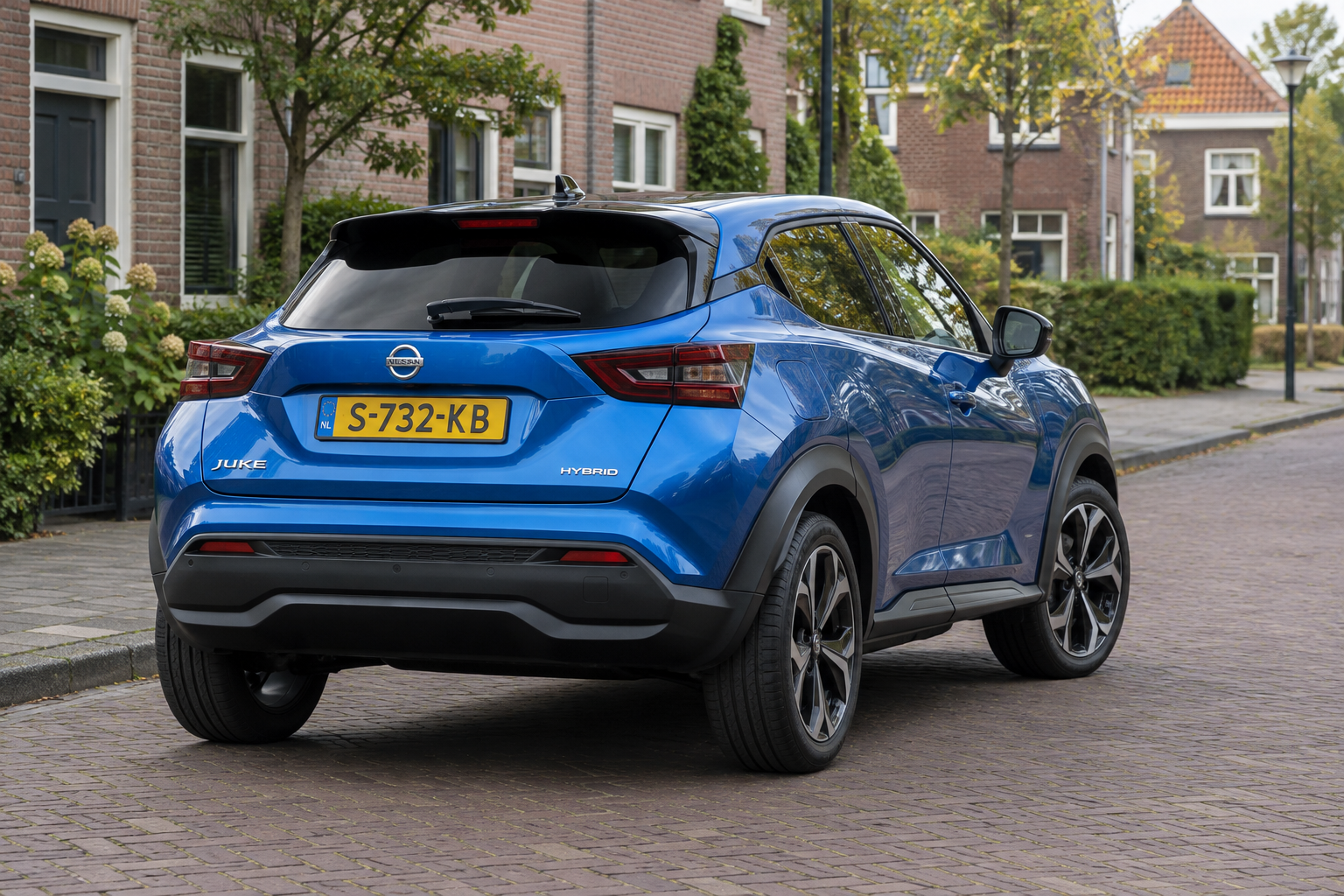 Nissan Juke van de tweede generatie, passend bij de vergelijking van Hybrid en DIG-T