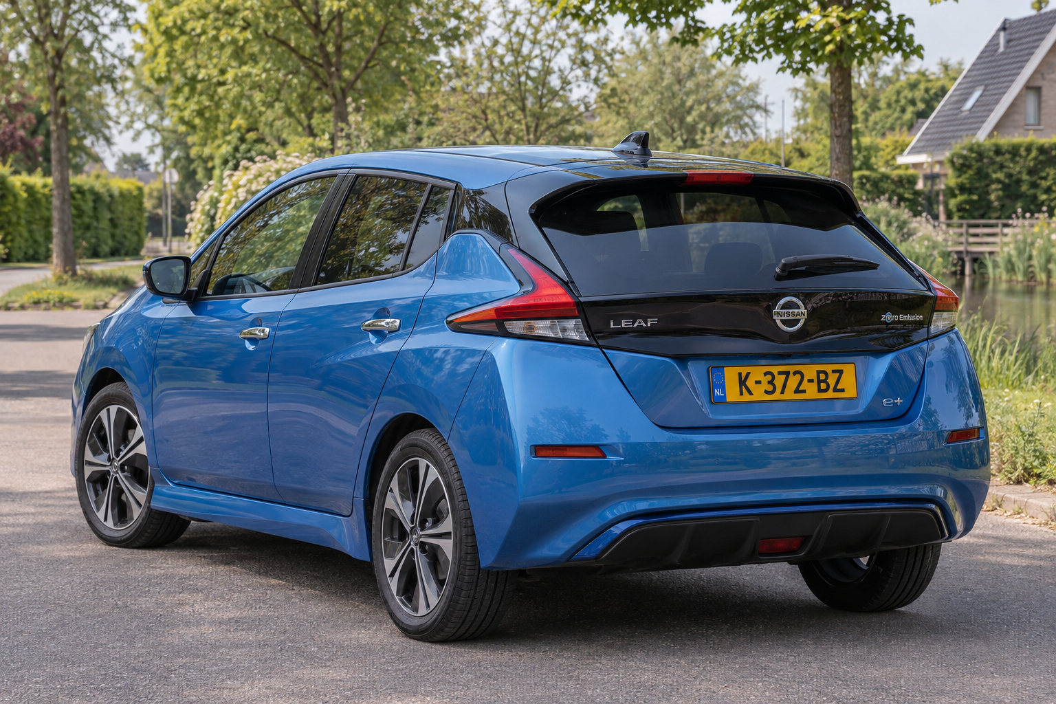 Nissan LEAF van de tweede generatie als elektrische hatchback