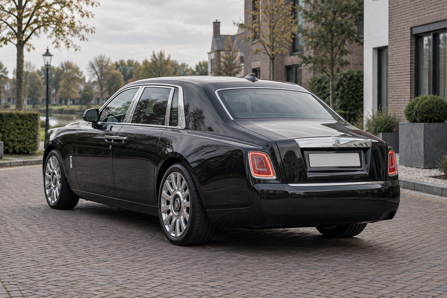 Achteraanzicht van een Phantom VIII-limousine als illustratie van de modelreeks