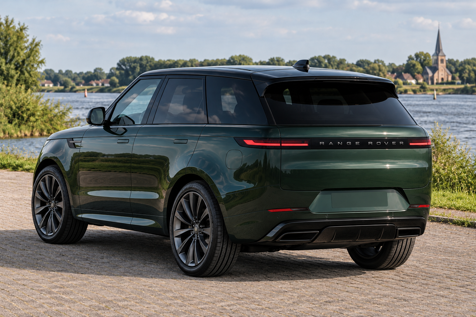 Huidige Range Rover Sport als andere generatie naast de historische voorbeelden in de tekst