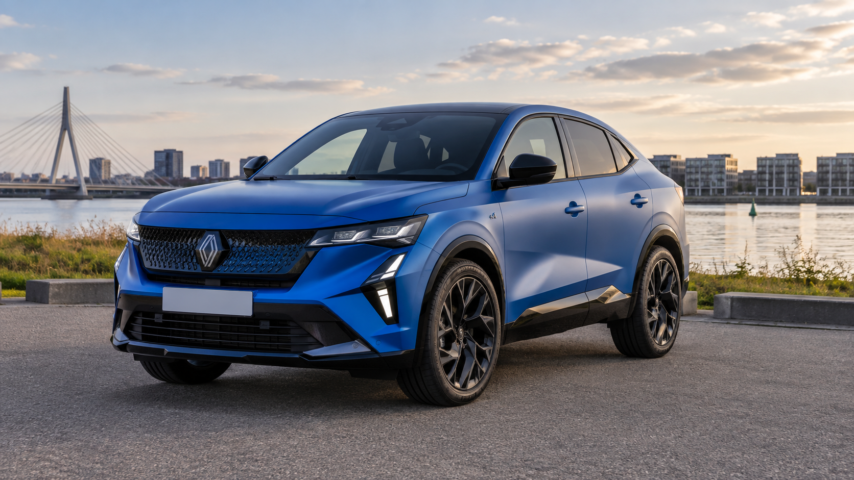 Blauwe Renault Rafale met aflopende SUV-coup&eacute;daklijn van voren