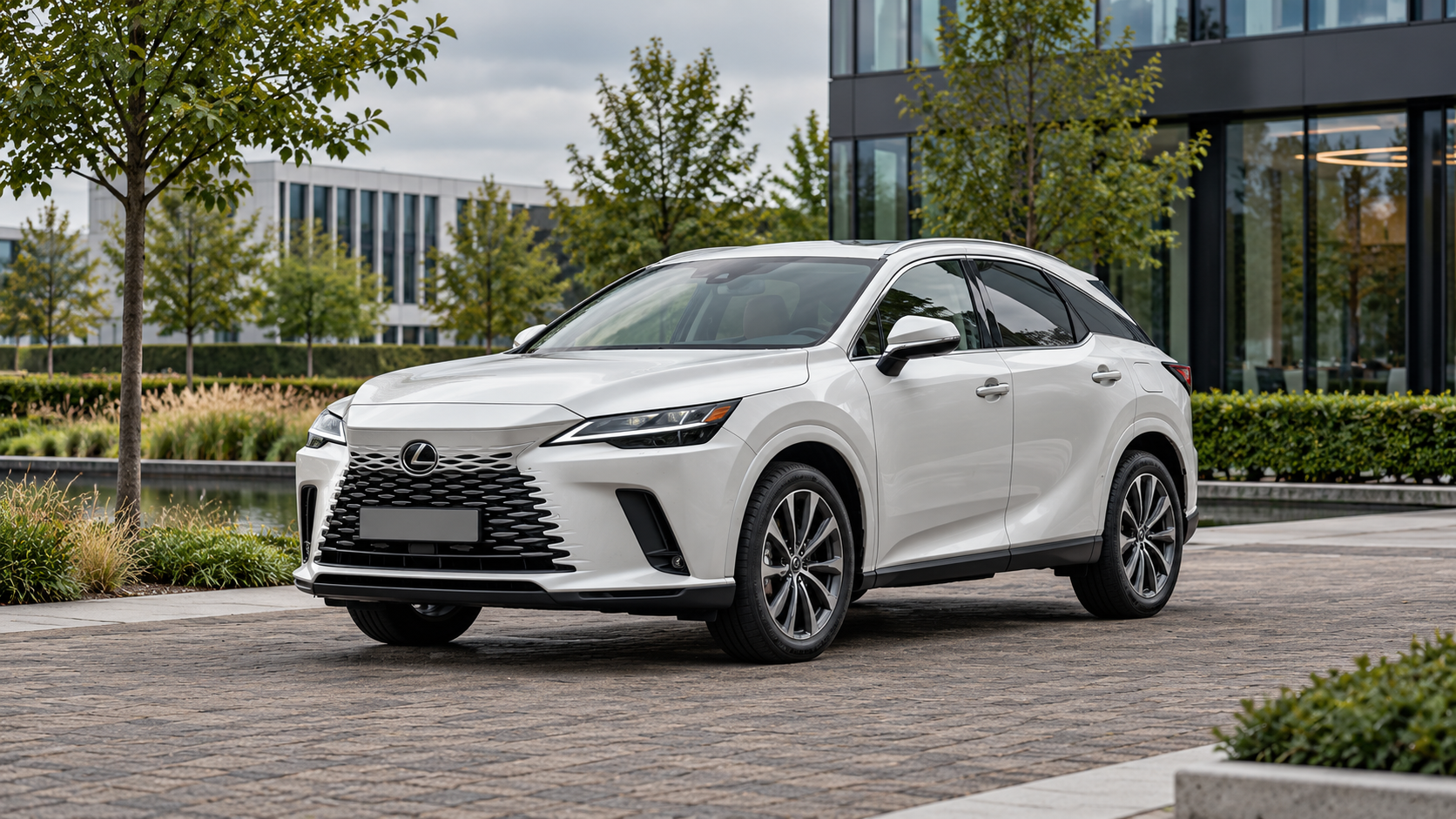 Witte nieuwere Lexus RX als generatievergelijking, geen zevenzits RX 450hL