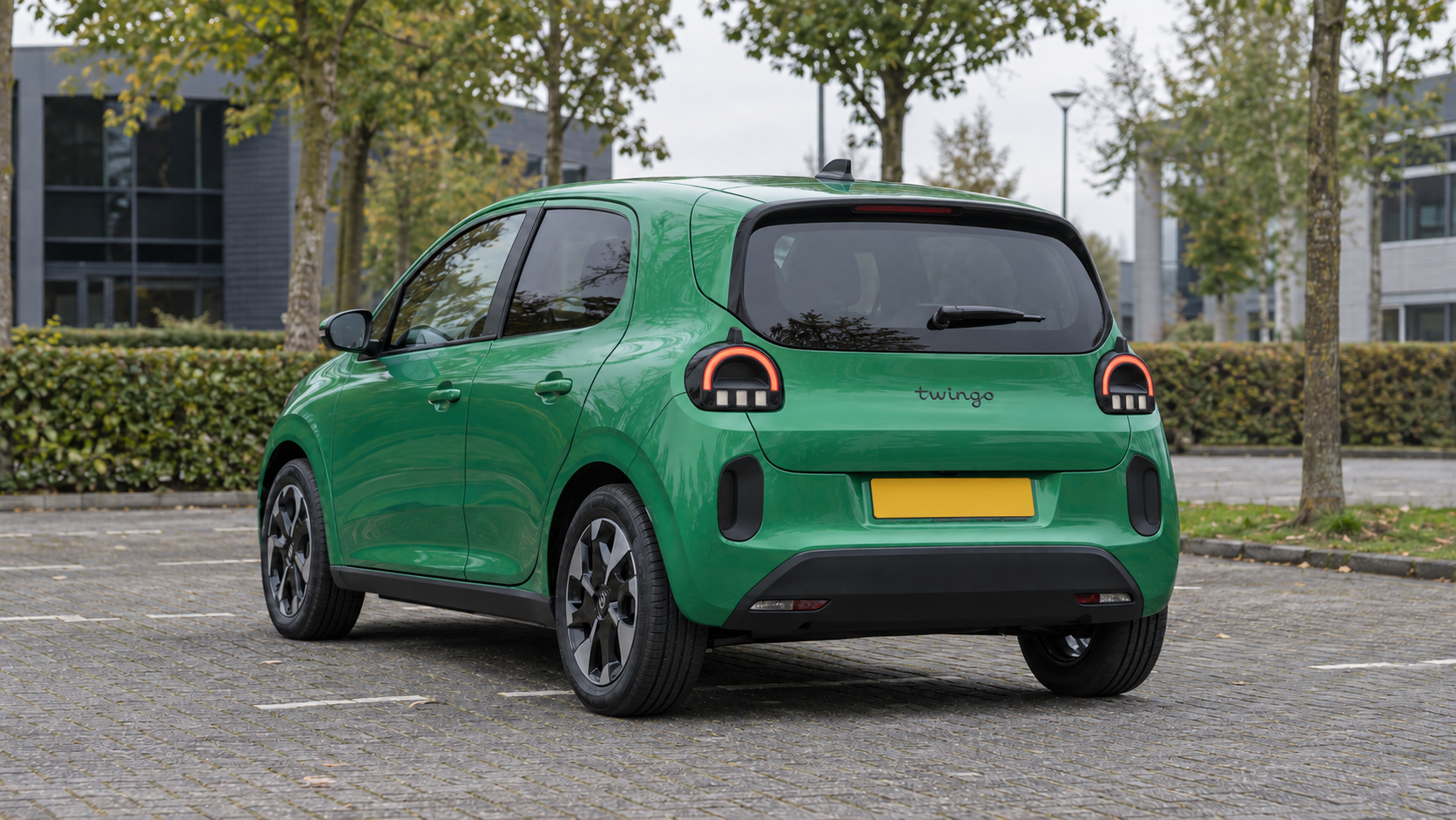 Nieuwe Twingo electric met compacte achterzijde en ronde lichtsignatuur