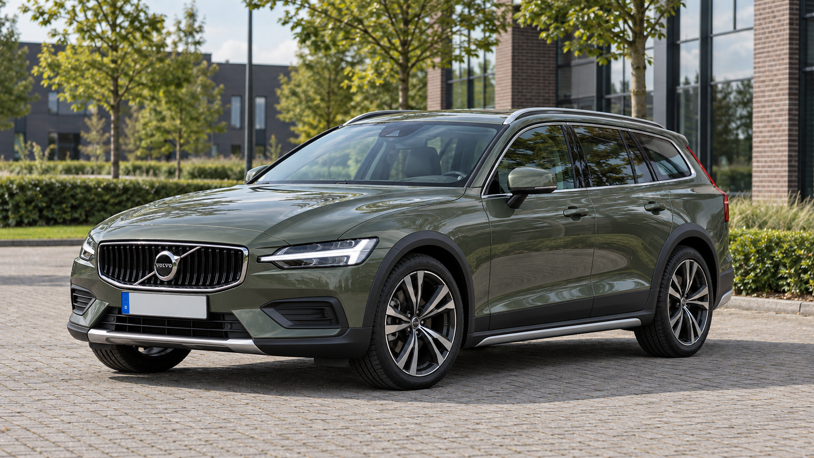 Groene Volvo V60 Cross Country als afzonderlijke estate-uitvoering om te vergelijken
