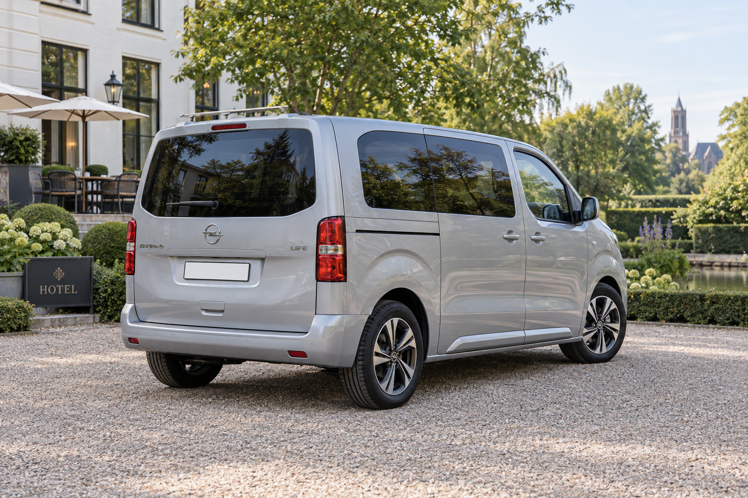 Elektrische Opel Zafira-e Life personenvariant, schuin van achteren
