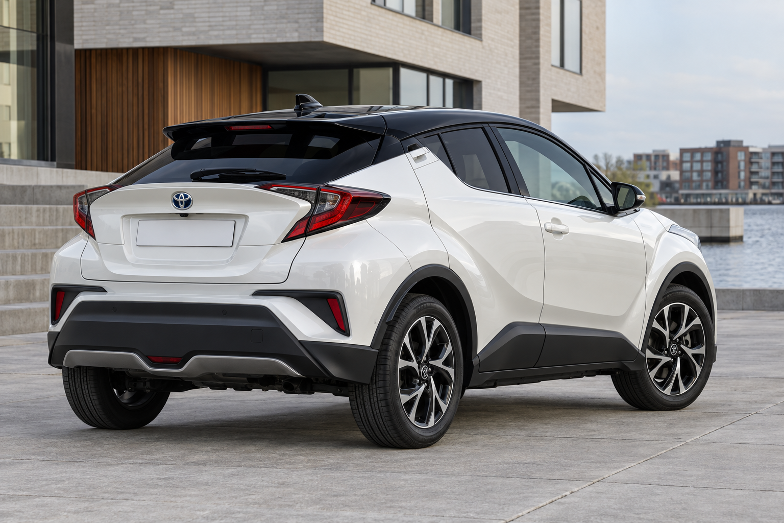 Eerste generatie Toyota C-HR van achteren