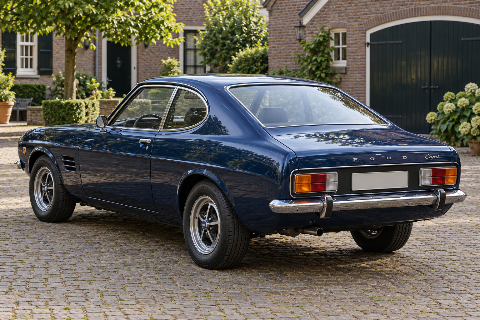 Historische Ford Capri brandstofcoupé, ter vergelijking met de moderne elektrische vijfdeurs
